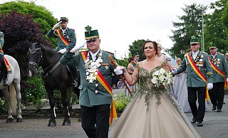 Norbert Glasmeyer und Nicole Marten regieren beim Schützenfest 2025 in Benhausen. - Schützenverein Benhausen Norbert Glasmeyer und Nicole Marten regieren beim Schützenfest 2025 in Benhausen. - Schützenverein Benhausen