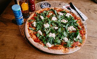 Die L'Osteria ist vor allem für ihre überdimensionalen Pizzen bekannt. Ab 2027 wird es auch einen Standort in Gütersloh geben. - L'Osteria