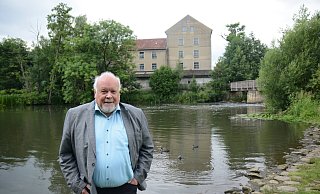 Kirchlengerns Bürgermeister Rüdiger Meier verteidigt die Sanierung der Brausemühle. - Sven Hauhart