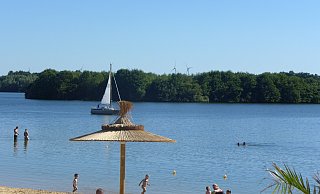 Die Talsperre Sander-Lippe, welche von den Bürgern der Stadt liebevoll "Lippesee" genannt wird, befindet sich im Stadtteil Sande, welcher zu der Stadt Paderborn gehört. Rund um den See führt ein rund 7,1 Kilometer langer Fußweg, welcher durch unberührte Natur führt. Im Nesthauser See nebenan gibt es eine Wasserskianlage. Die Anlage ist sowohl für für Anfänger als auch für Fortgeschrittene geeignet. - Hans-Hermann Igges