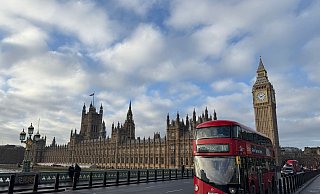 Die roten Doppeldeckerbusse sind aus dem Londoner Stadtbild nicht wegzudenken. (Archivbild) - Julia Kilian/dpa
