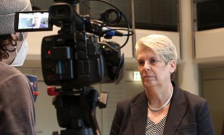 Rund um die Absage des Weihnachtsmarktes gab es viel Medienrummel. Heute würde sie das etwas anders machen, sagt Susanne Rutenkröger. - Gerald Dunkel