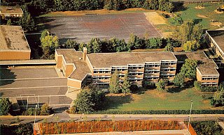 Diese Luftaufnahme zeigt die Realsschule im heutigen Schulzentrum Nord im Jahr 1983. - Stadtarchiv Bad Oeynhausen