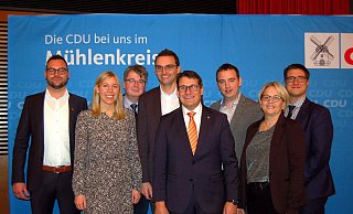 Der neue Kreisvorstand der CDU Minden-Lübbecke rund um Vorsitzenden Oliver Vogt (5. v. l.) und seine Stellvertreterin Theresa Budde (2. v. l.). - Michael Grundmeier
