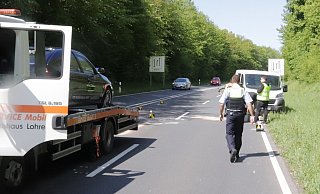 Die Bundesstraße 239 musste gesperrt werden. - Polizei