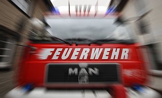 Die Feuerwehr rückt zur Grundschule an der Landsberger Straße aus. Symbolbild. - David Schellenberg