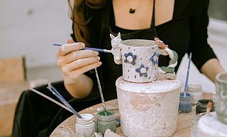 Selbstgemachtes ist im Trend. Wer besonders leidenschaftlich ist, bietet seine Kunstprojekte vor Ort für andere in einem Selbstbedienungsläden zum Kauf an. - Unsplash