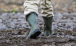 Miesepetrig, maulfaul, immer schlechtes Wetter: OWL vereint nicht die schönsten Klischees. - picture alliance