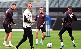 Bundestrainer Julian Nagelsmann will bei den logistischen Abläufen rund um das DFB-Team mitbestimmen. - Federico Gambarini/dpa