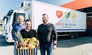 Kreativ in der Krise: Steinkrüger-Geschäftsführer Olaf Matthies, Simon Fogarizzu und Sebastian Laack (v. l.) haben in kürzester Zeit ein Start-up innerhalb des Unternehmens aufgezogen und beliefern über einen Onlineshop nun auch Privathaushalte. - PR