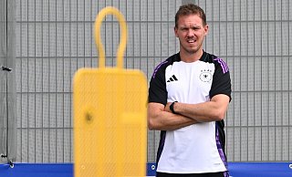 Bundestrainer Julian Nagelsmann leitet das Mannschaftstraining. - Federico Gambarini/dpa