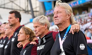 Horst Hrubsch und sein Trainerteam: Medaille winkt - Julio Cortez/AP/dpa