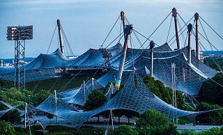 Das Olympiastadion in München wird derzeit für mehrere Hundert Millionen Euro saniert. - Peter Kneffel/dpa