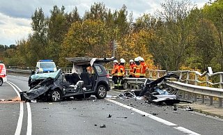 Auf der Bundesstraße 4 hat es einen schweren Unfall gegeben. - Benjamin Müller/dpa