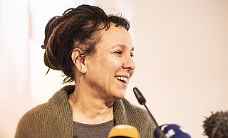 Die Autorin Olga Tokarczuk stellt sich in Bielefeld den Fragen der Journalisten.  - Jörg Dieckmann