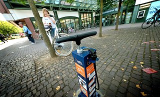 Über eine neue Pumpstation können sich Radler in Gütersloh freuen. Da diese frei zugänglich ist, ist sie zum Ärger des ADFC auch Randalierer ausgesetzt. - Andreas Frücht