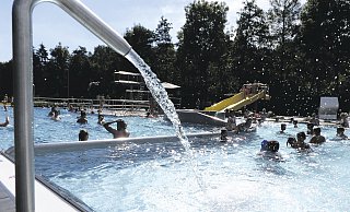 Die hochsommerlichen Temperaturen bieten die Freibäder im Kreis Paderborn Erfrischung. - Stadt Bad Wünnenberg Die hochsommerlichen Temperaturen bieten die Freibäder im Kreis Paderborn Erfrischung. - Stadt Bad Wünnenberg