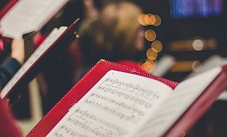 Konzerte und Chorauftritte stimmen im Kreis Höxter am Wochenende auf die Weihnachtszeit ein. - David Beale/Unsplash