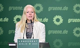 Jette Nietzard (Bündnis 90/Die Grünen), Bundessprecherin der Grünen Jugend, hat jetzt mit einer Pullover-Aufschrift für Ärger gesorgt. - Sebastian Christoph Gollnow/dpa