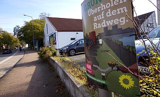 Im Bünder Stadtgebiet - wie hier an der Elsestraße - findet man vereinzelnd noch Wahlplakate. - Niklas Krämer