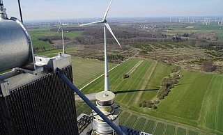 In luftiger Höhe befinden sich Sensoren, die in den Windrädern bei Wetterkapriolen entscheidende Signale auslösen. - Eric Hansmann