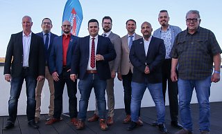 Unter anderem wurden Dirk Marx (v.l.), Alexander Lex, Eugen Andres, Marvin Weber, Julian Hermneuwöhner, Andreas Kemper, Arastoo Rizvi, Denis Fischer und Günter Koch auf die Reserveliste gewählt. - AfD Unter anderem wurden Dirk Marx (v.l.), Alexander Lex, Eugen Andres, Marvin Weber, Julian Hermneuwöhner, Andreas Kemper, Arastoo Rizvi, Denis Fischer und Günter Koch auf die Reserveliste gewählt. - AfD