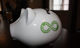 Die Spendenschweine hat jeder beteiligte Verein erhalten. - Torsten Wegener