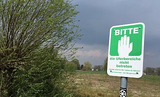 Eindeutige Hinweisschilder am Dalkeweg werden offenbar von einigen Menschen hartnäckig ignoriert. - Christian Bröder