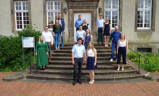 Der Hofstaat der Johannes-Regenten Volker Kröger und Sophia Peine (vorne). - Schützenbruderschaft