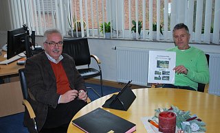 Bürgermeister Norbert Hofnagel (l.) und Kämmerer Martin Rehermann stellen den Haushalt vor. - Stadt Willebadessen/Claudia Ernst