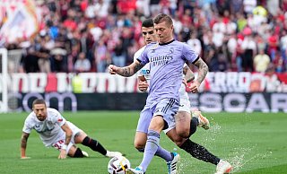 Toni Kroos sieht die Nationalmannschaft vor einer schweren Heim-EM. - Jose Breton/AP/dpa