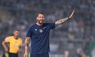Arminia-Trainer Mitch Kniat und sein Team gehen als Favorit in die Partie gegen Mitaufsteiger Dynamo Dresden. - Teresa Kroeger