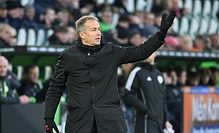 Trainer Kasper Hjulmand und seine Mannschaft reisten mit Verspätung nach Manchester. - Swen Pförtner/dpa