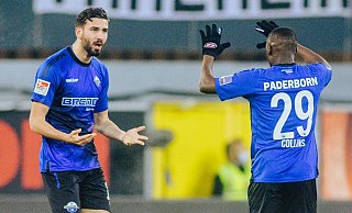 Kemal Ademi (l.) und Jamilu Collins feiern den späten Punktgewinn im Heimspiel gegen Erzgebirge Aue. - Besim Mazhiqi