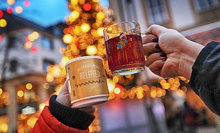 Glühwein auf dem Weihnachtsmarkt in Bielefeld 2019. - jonek-fotografie.de