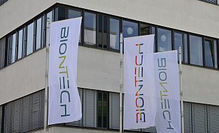 Das Bundeskartellamt hat dem Pharmaunternehmen Biontech die Übernahme von Curevac erlaubt. (Archivbild) - Arne Dedert/dpa