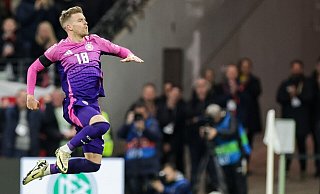 Maximilian Mittelstädt jubelt nach seinem Premierentreffer im DFB-Trikot. - Christian Charisius/dpa