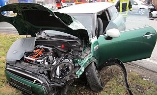 Bei dem Unfall wurden die drei Fahrzeuginsassen verletzt. - Feuerwehr Bad Wünnenberg