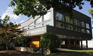 Coronabedingt findet die konstituierende Sitzung des Borgntreicher Stadtrates nicht im Rathaus, sondern in der Aula der Sekundarschule statt. - Dieter Scholz