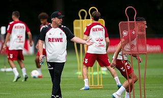 Lukas Kwasniok leitete seine erste Einheit als Trainer beim 1. FC Köln. - Marius Becker/dpa