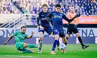 Santiago Castaneda (vorne r.) dürfte in die Paderborner Startelf zurückkehren. Teamkollege Calvin Brackelmann muss wohl erneut passen. Julian Green (l.) hatte bei Fürth zuletzt nur eine Jokerrolle inne. - Besim Mazhiqi
