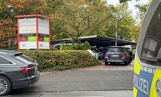 Großeinsatz der Polizei an Berufskolleg: Eine Schülerin wurde mit einem Messer angegriffen - Christian Müller/dpa