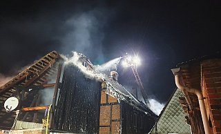 Ein Fachwerkhaus wurde beim Brand am Abend des zweiten Weihnachtsfeiertages völlig zerstört. - Feuerwehr Beverungen