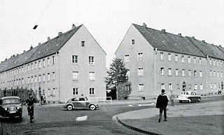 Wohnungen, noch mehr Wohnungen: So lautet das Kapitel mit diesem Foto aus der Broschüre der Stadt „15 Jahre danach". - Stadt Herford / Sammlung Jach