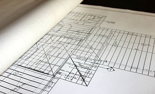 Symbolbild: Einen Lageplan des Spielplatzes hat Eugen Laschinski dem Bauamt bisher nicht vorgelegt. Für sein Projekt gibt es jetzt einen Baustop. - Pixabay