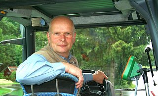 Leidenschaftlicher Landwirt: Hubertus Beringmeier bewirtschaftet in Hövelhof gemeinsam mit seinem Sohn einen Hof mit Ackerbau und Schweinehaltung. - nw