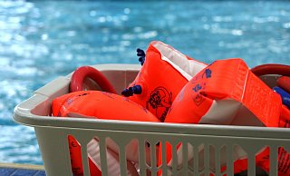 Beliebt: Viele Kinder werden von ihren Eltern mit Schwimmflügeln ausgestattet. - Pixabay (Themenbild)