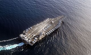 Das größte Kriegsschiff der Welt hat seinen neuen Einsatzort erreicht. (Archivbild) - Federico Gambarini/dpa