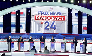 Die republikanischen US-Präsidentschaftskandidaten von links nach rechts: Asa Hutchinson, Chris Christie, Mike Pence, Ron DeSantis, Vivek Ramaswamy, Nikki Haley, Tim Scott und Doug Burgum. - Morry Gash/AP