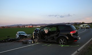 Zwei Autos kollidierten frontal auf der Mindener Straße in Preußisch Oldendorf. - Ilka Gülker